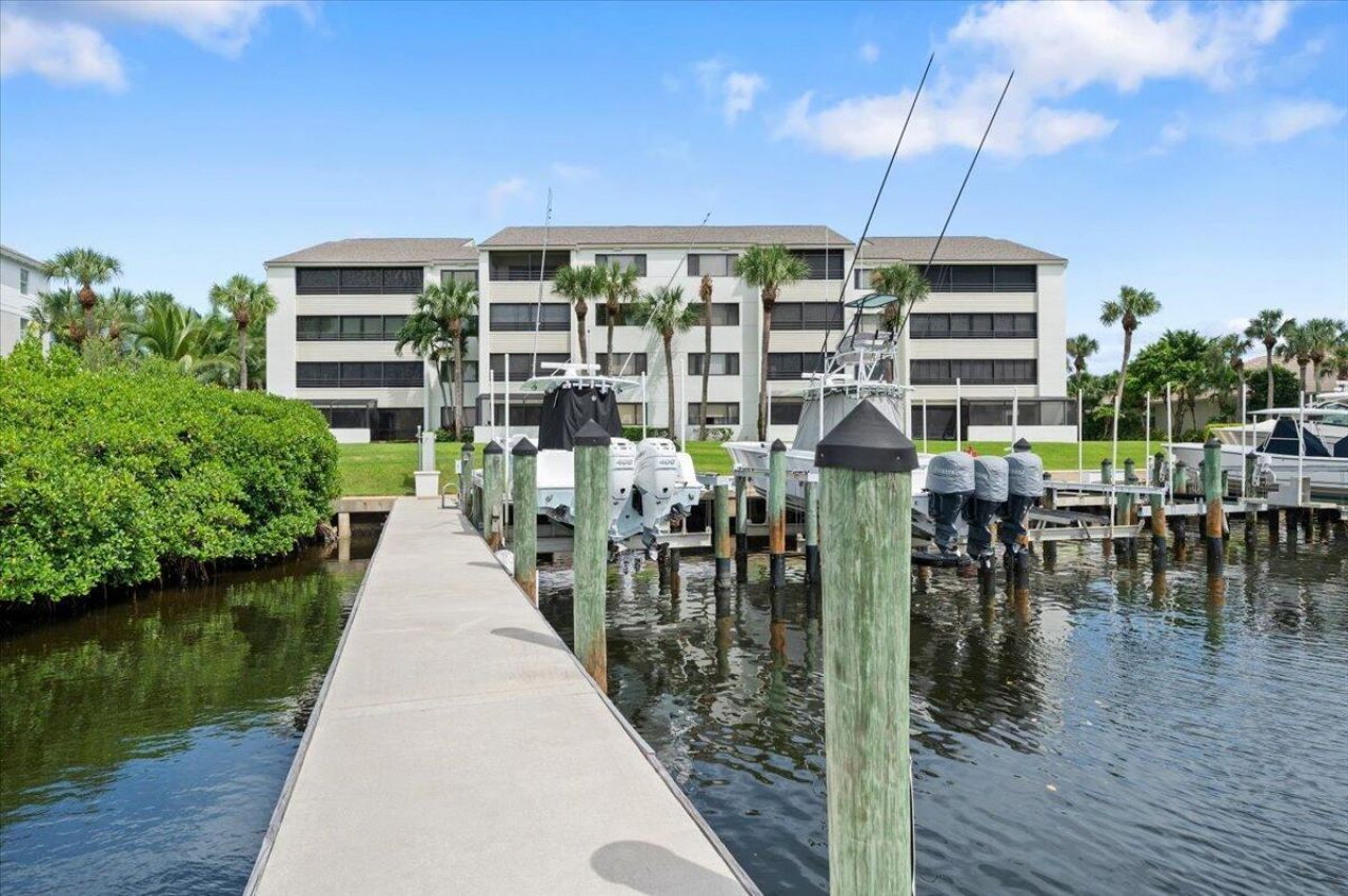 526 Oak Harbour Drive, Unit 526, Juno Beach, FL 33408 Photo