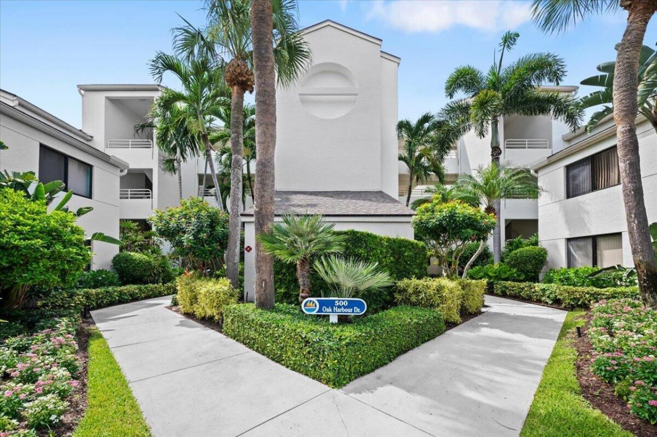 526 Oak Harbour Drive, Unit 526, Juno Beach, FL 33408 Photo