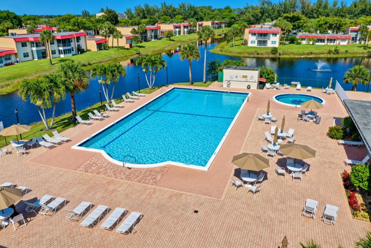 163 Lake Evelyn Drive, West Palm Beach, FL 33411 Photo