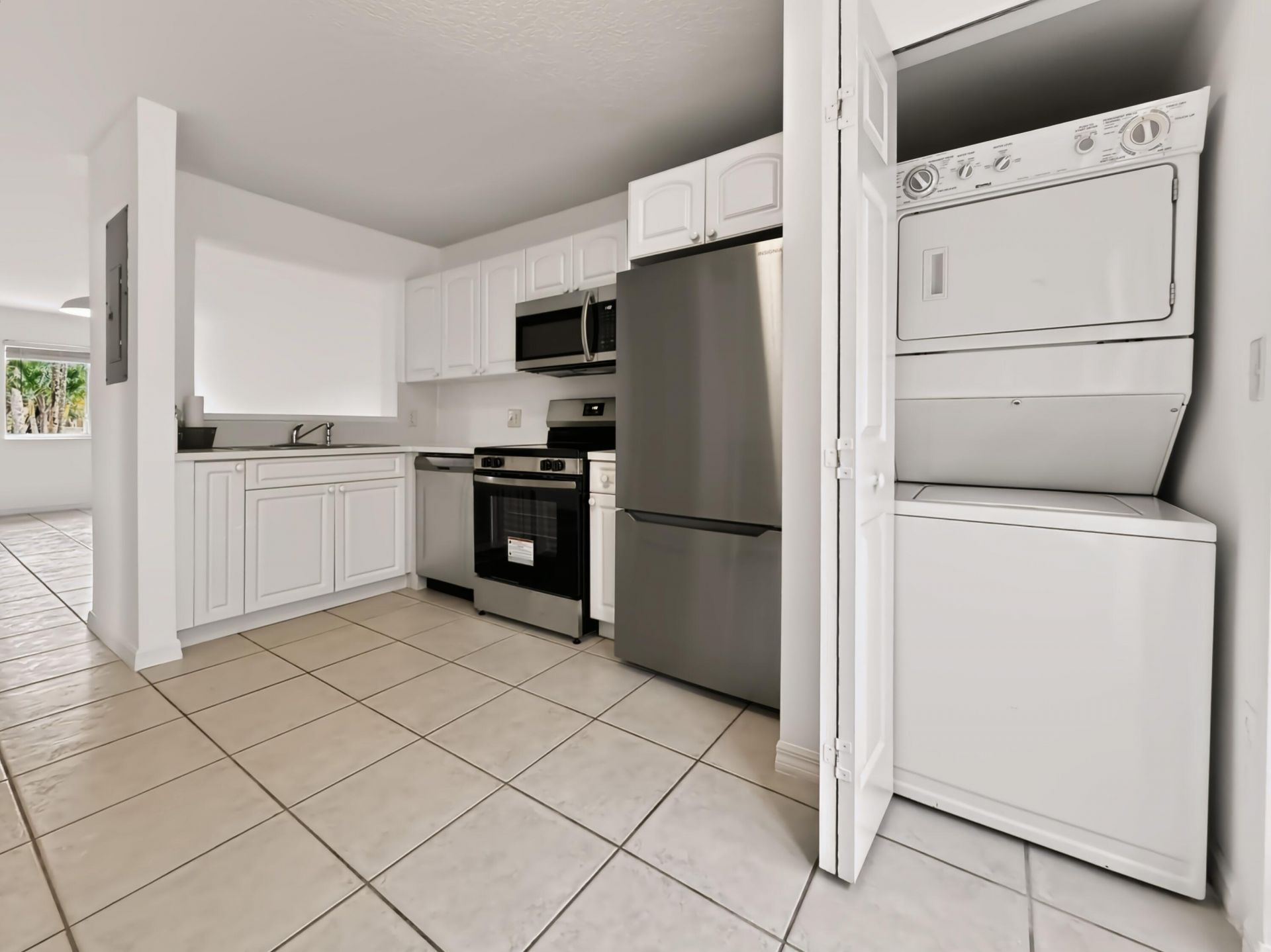 680 NW 79th Terrace, Pembroke Pines, FL 33024 Photo