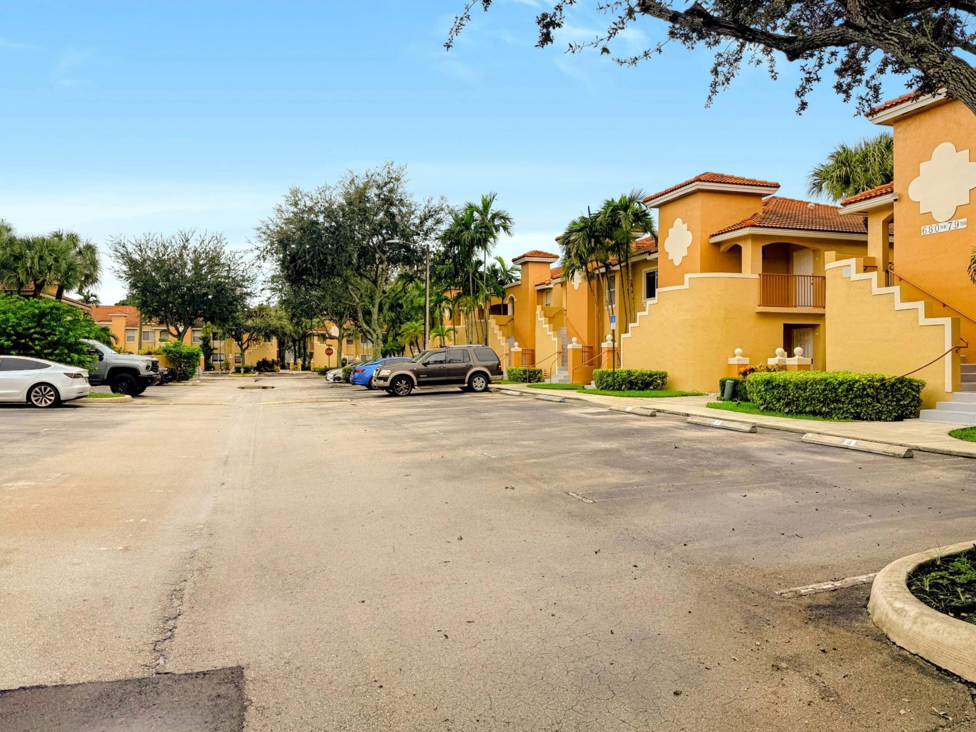 680 NW 79th Terrace, Pembroke Pines, FL 33024 Photo
