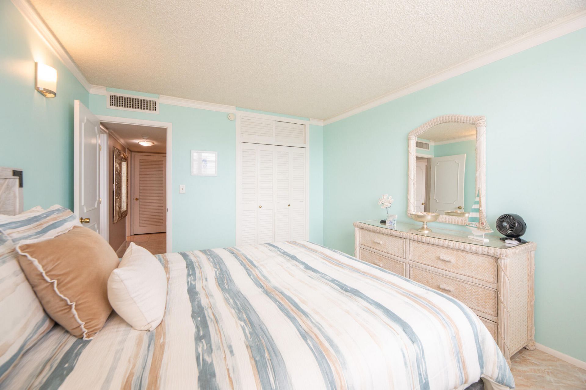 305 N Pompano Beach Boulevard, Unit 1404, Pompano Beach, FL 33062 Photo