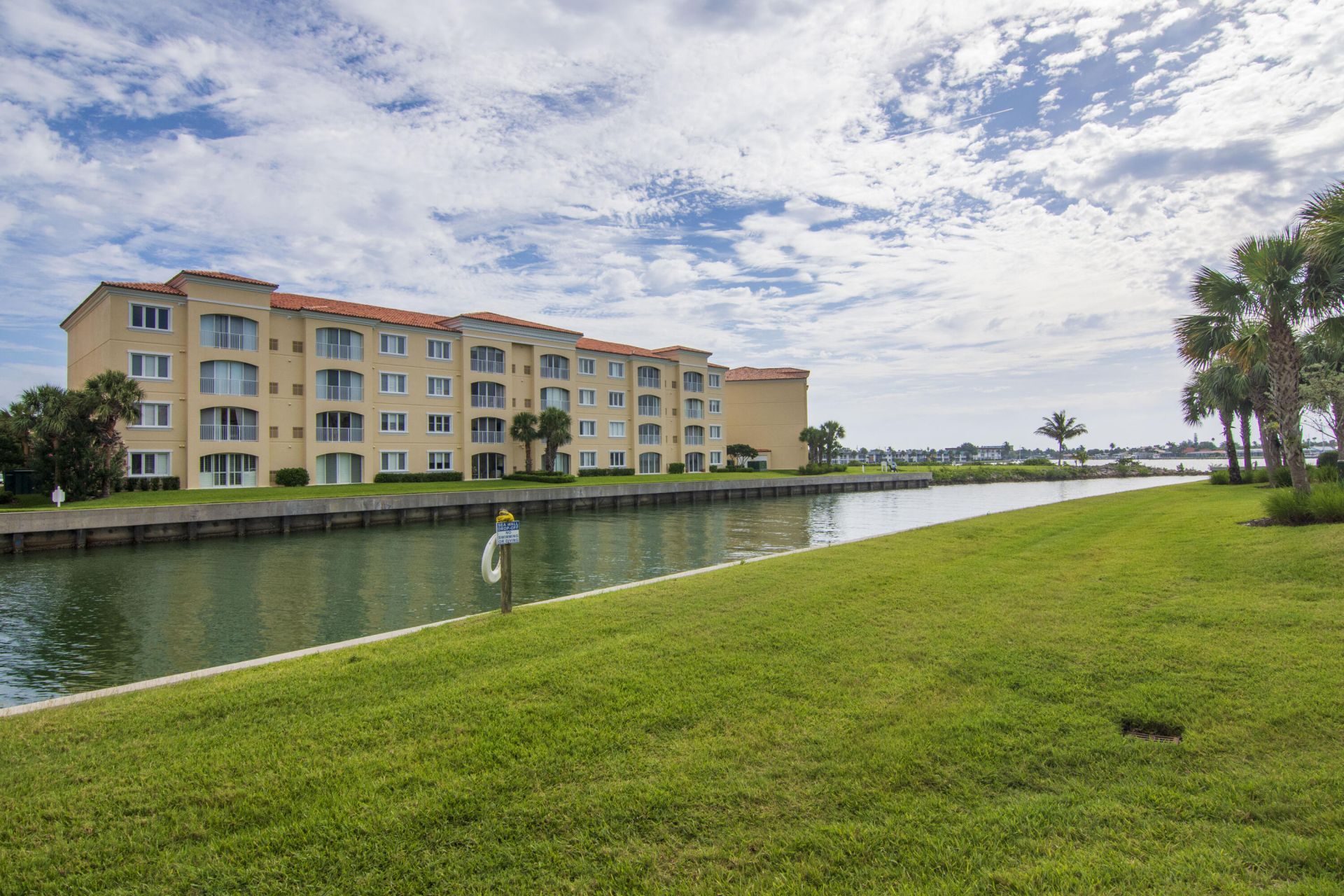 19 Harbour Isle Drive W, Unit 106, Fort Pierce, FL 34949 Photo