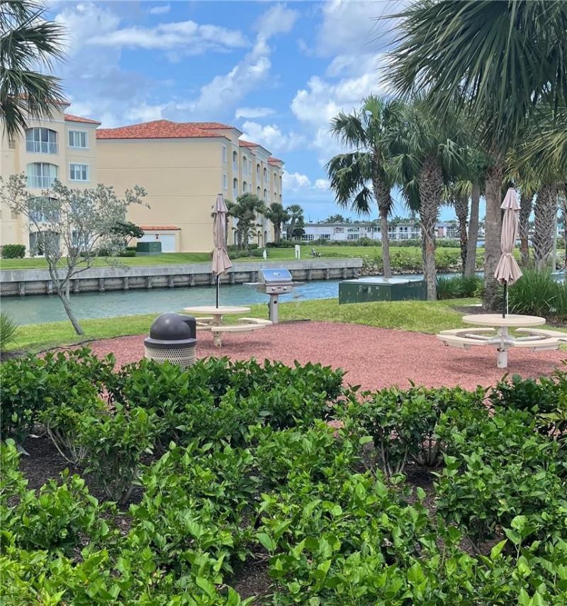 19 Harbour Isle Drive W, Unit 106, Fort Pierce, FL 34949 Photo