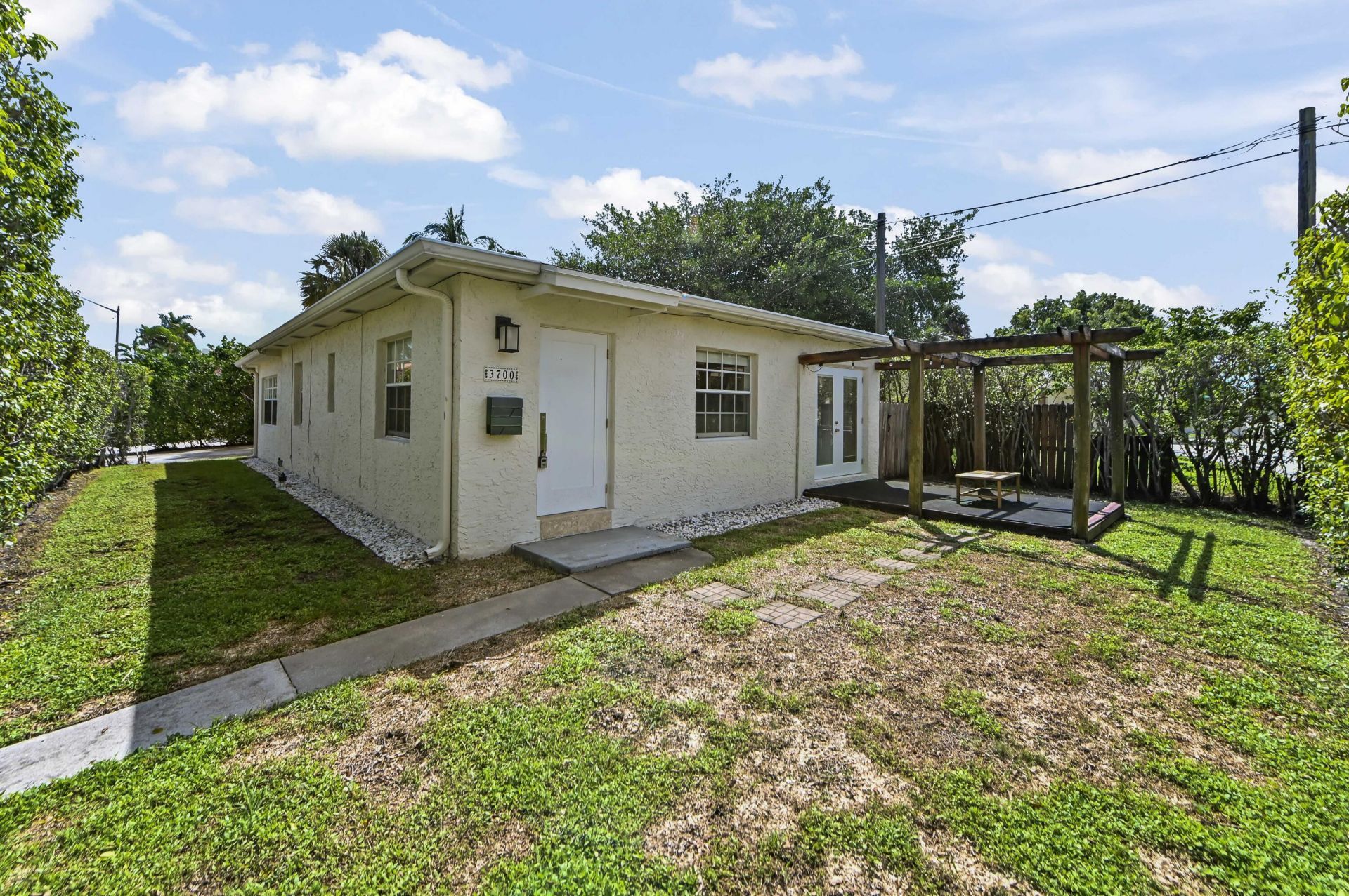284 Lytton Court, West Palm Beach, FL 33405 Photo