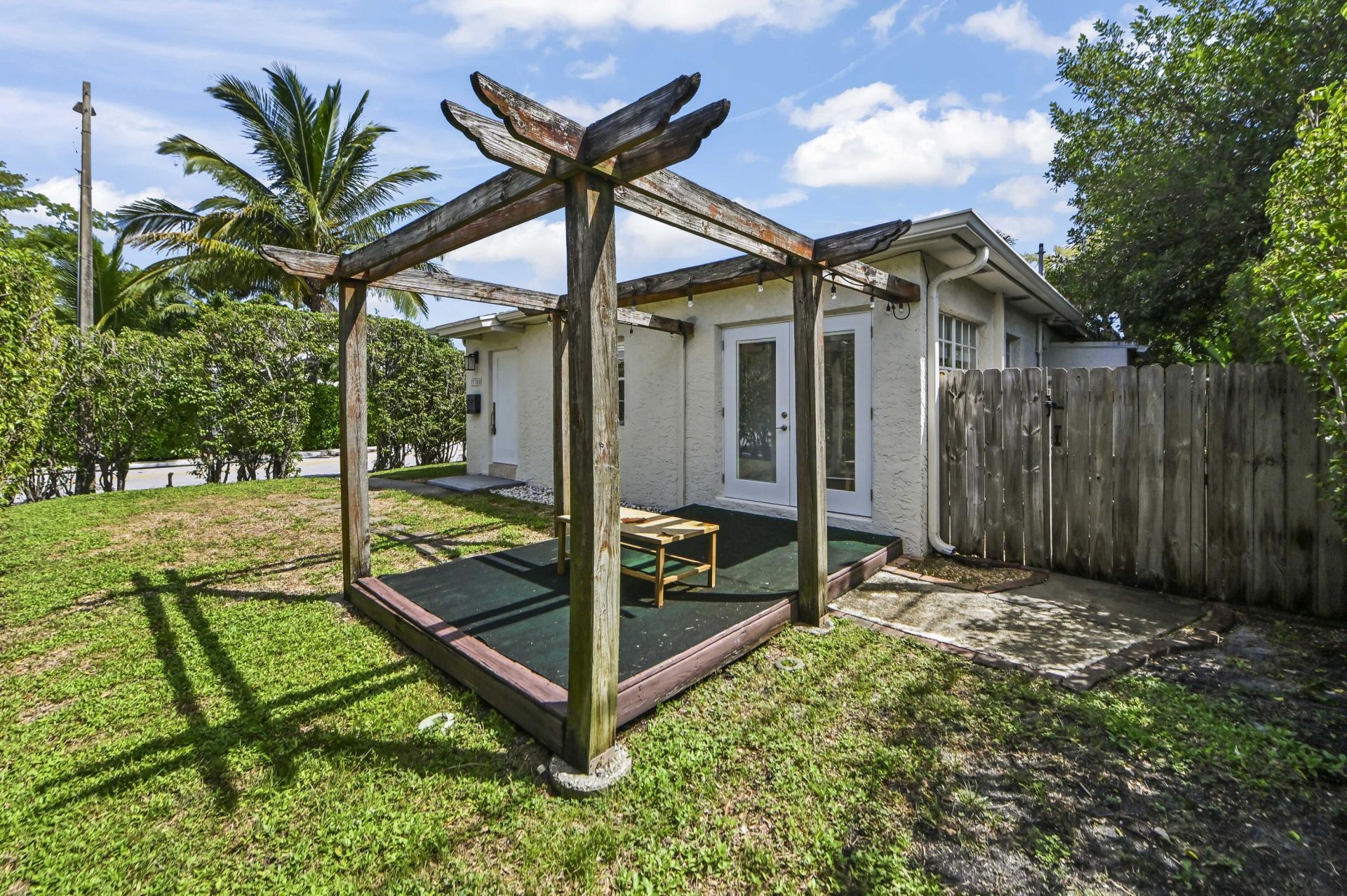 284 Lytton Court, West Palm Beach, FL 33405 Photo