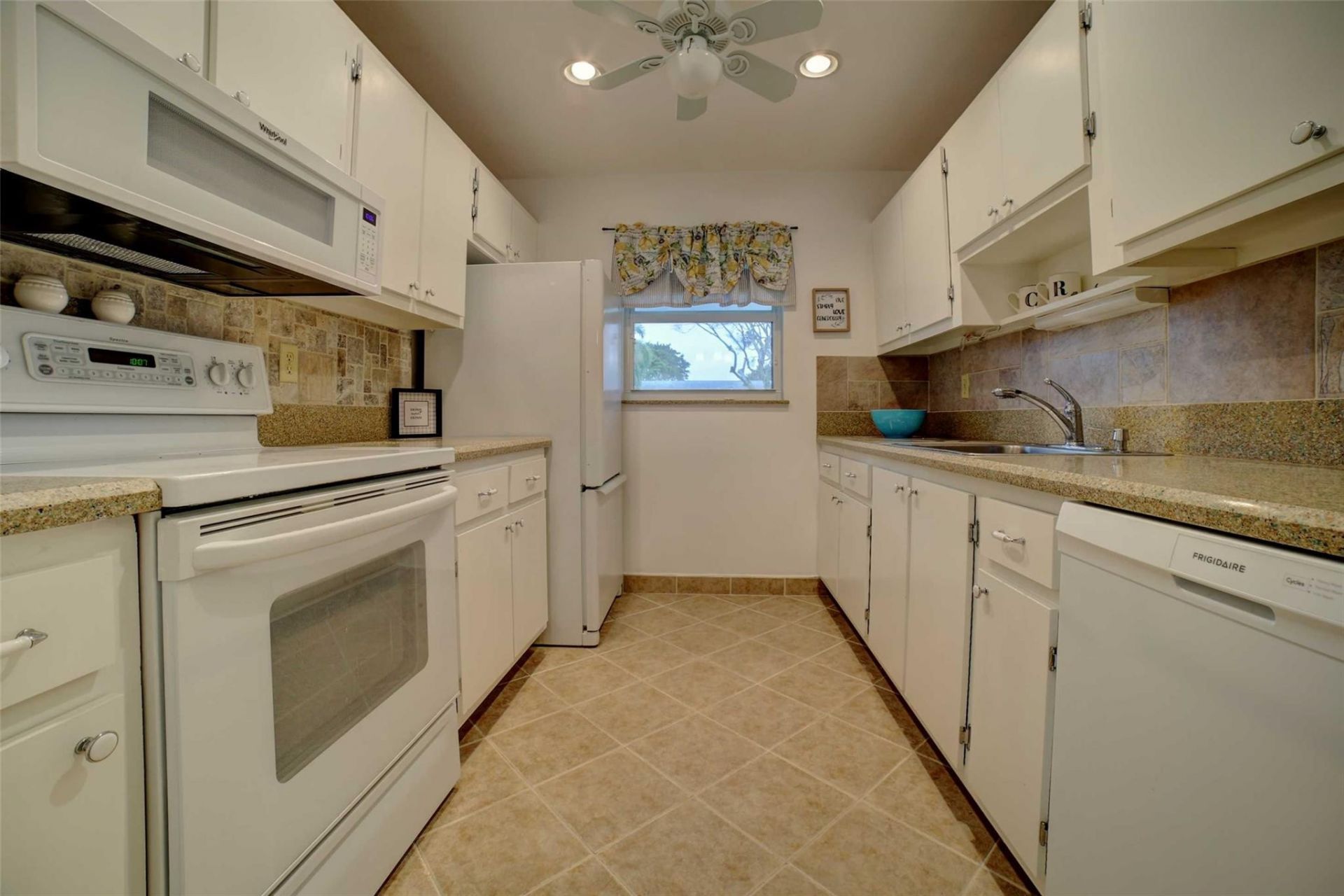 400 SW Golfview Terrace, Unit 111, Boynton Beach, FL 33426 Photo