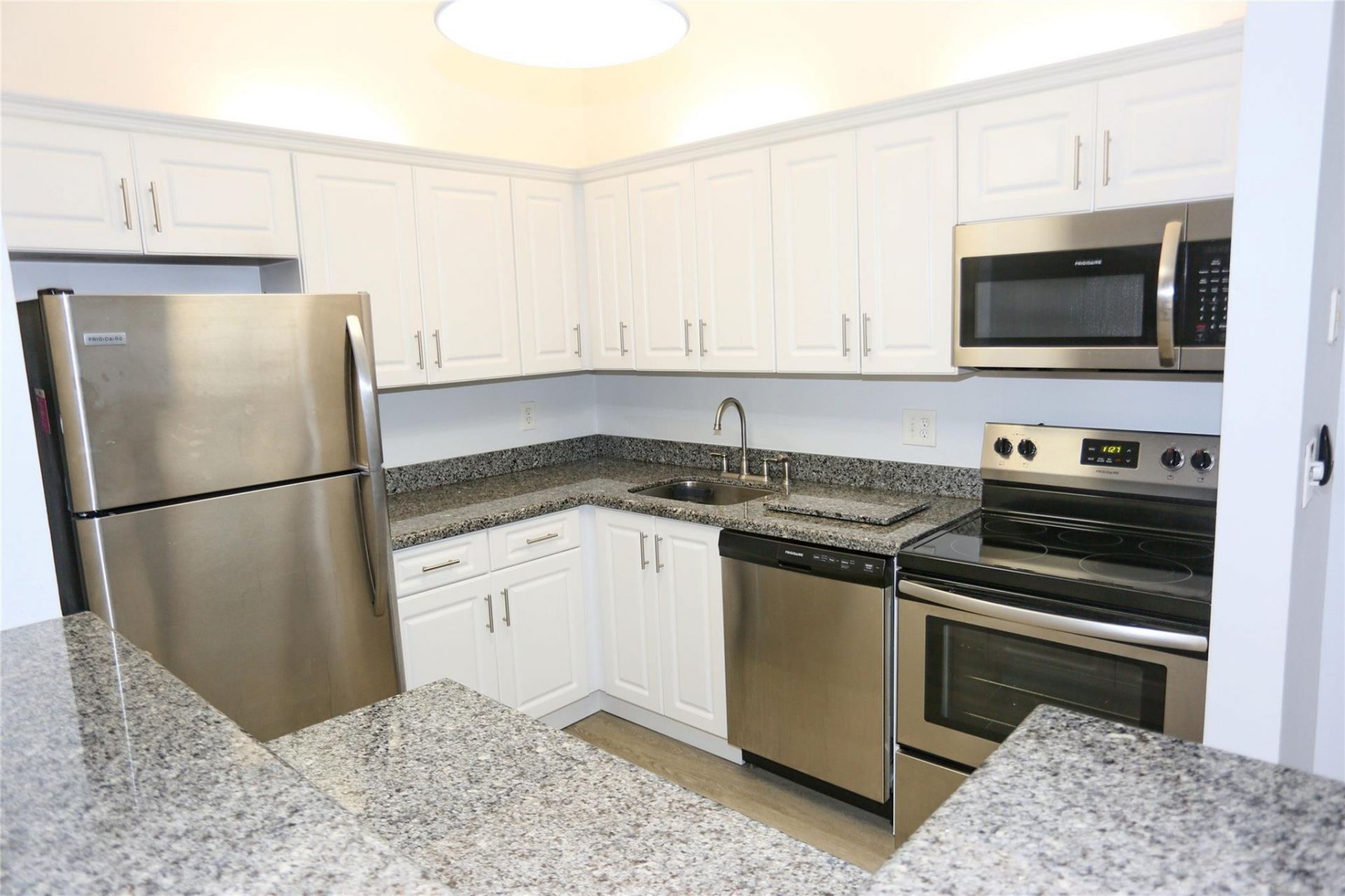 9712 S Belfort Circle, Tamarac, FL 33321 Photo