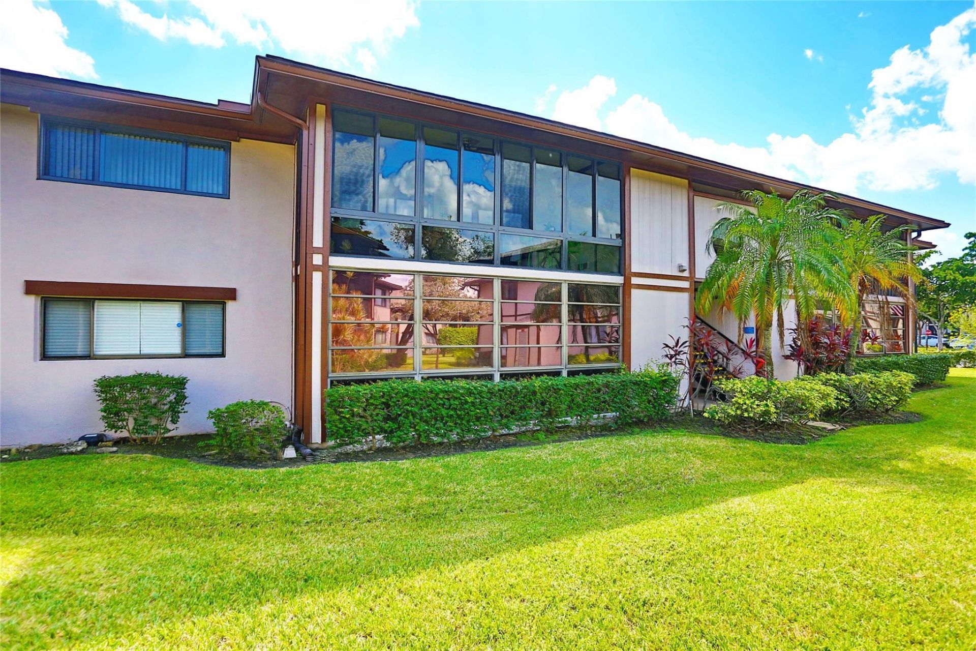 9712 S Belfort Circle, Tamarac, FL 33321 Photo