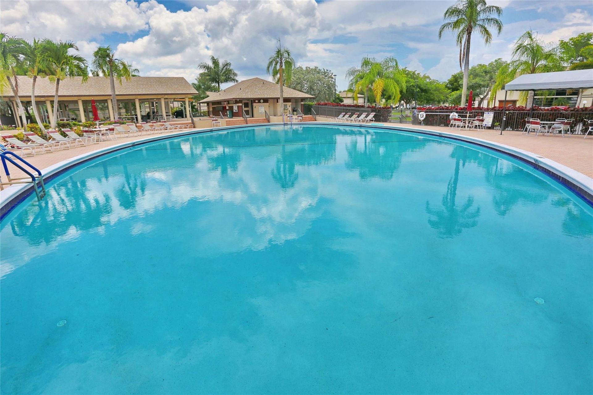 9712 S Belfort Circle, Tamarac, FL 33321 Photo
