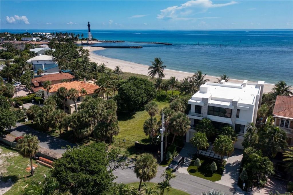 2100 Bay Drive, Pompano Beach, FL 33062 Photo
