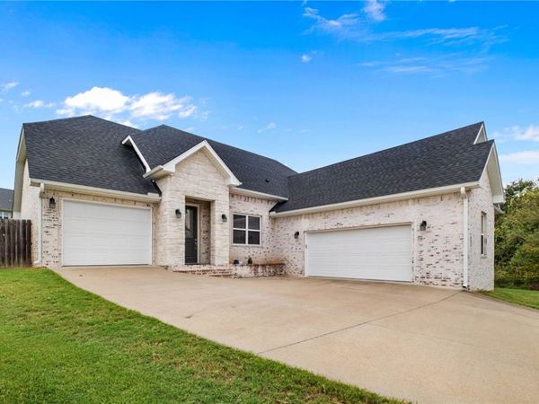 602 Ashley Circle , Cave Springs, AR 72718