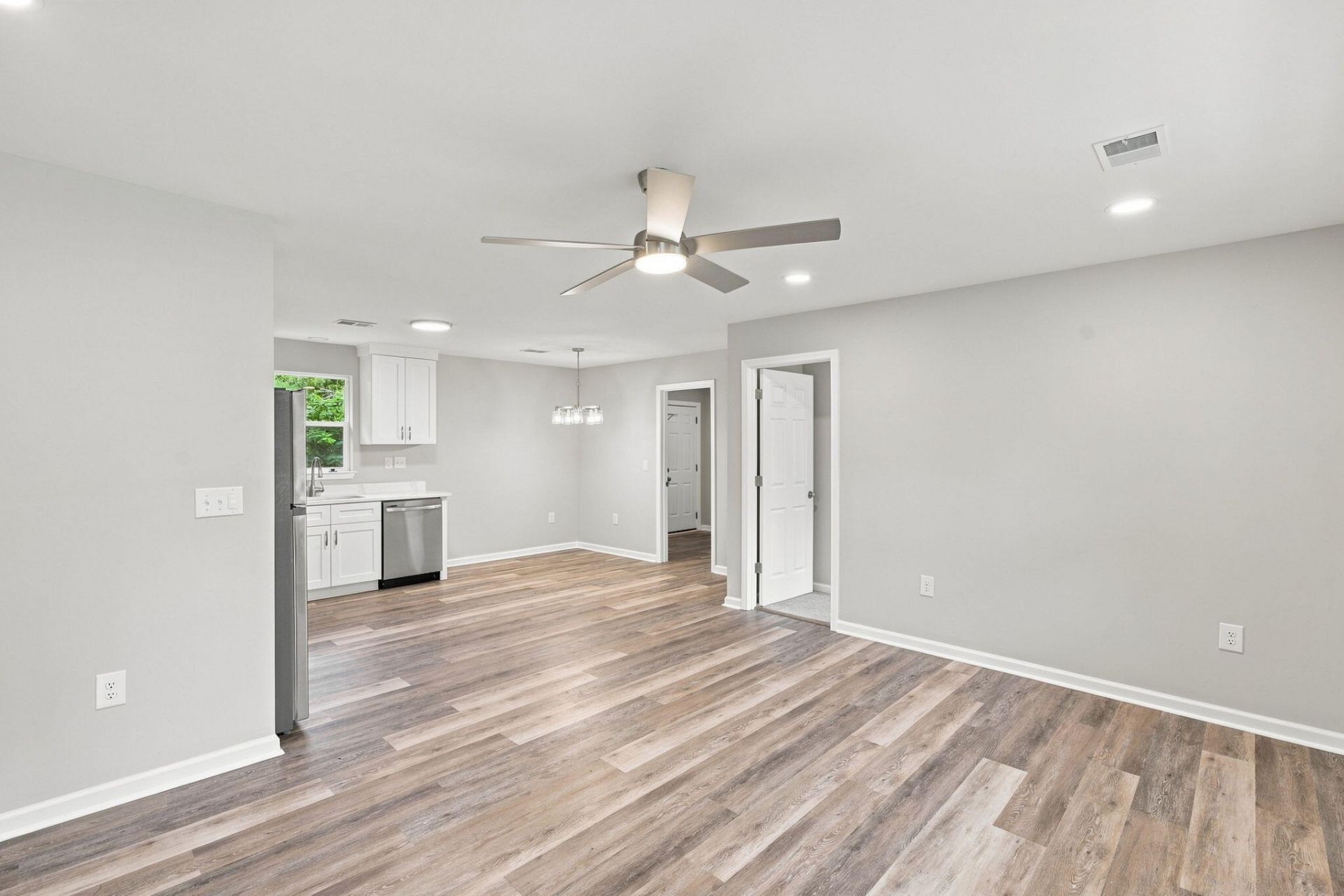 4409 Elderwood Drive Photo 9