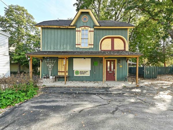 511 N Grand AVENUE, Waukesha, WI 53186