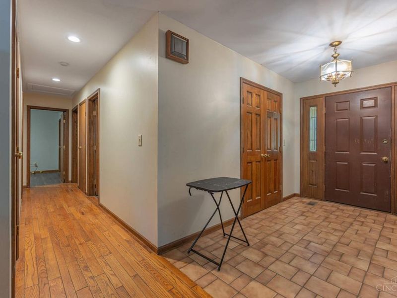6174 S Shadow Hill Way, Miami Township, OH 45140 Photo 2