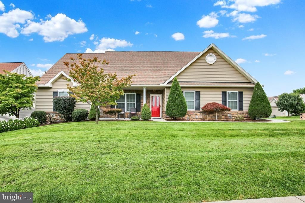 101 Day Lily Dr. Drive, Reading, PA 19608 Main Photo