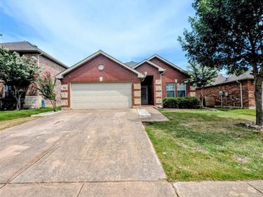 2221 Cavalry Drive, Fort Worth, TX 76177