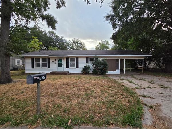 1007 N Montgomery Street, Gilmer, TX 75644