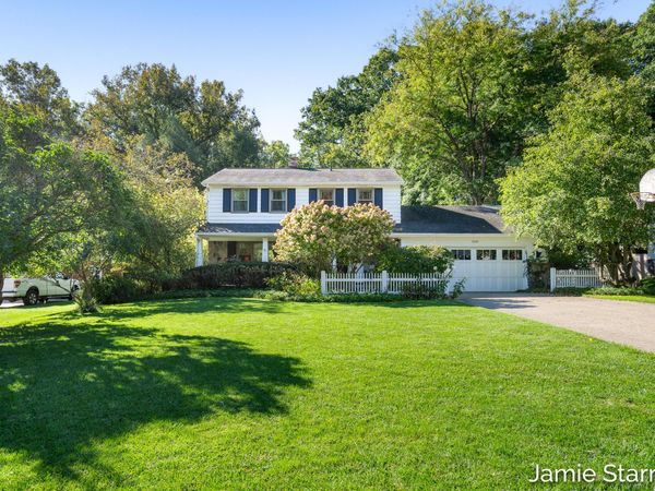 2110 Blueberry Drive NW, Grand Rapids, MI 49504