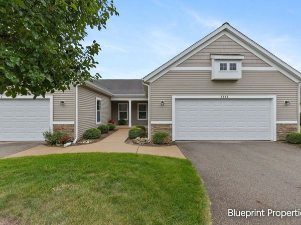 2882 Grand Isle Drive NE, Unit 18, Belmont, MI 49306