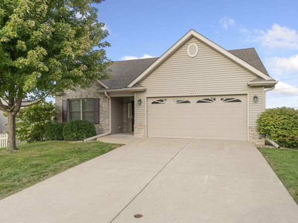 3217 MAJESTIC, Muscatine, IA 52761