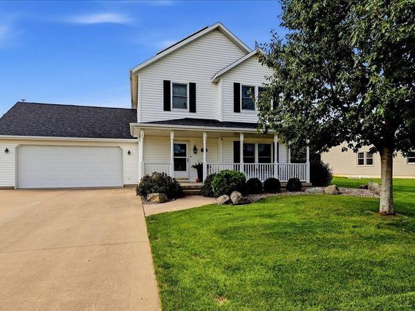 802 W Farmland Drive , Maquoketa, IA 52060