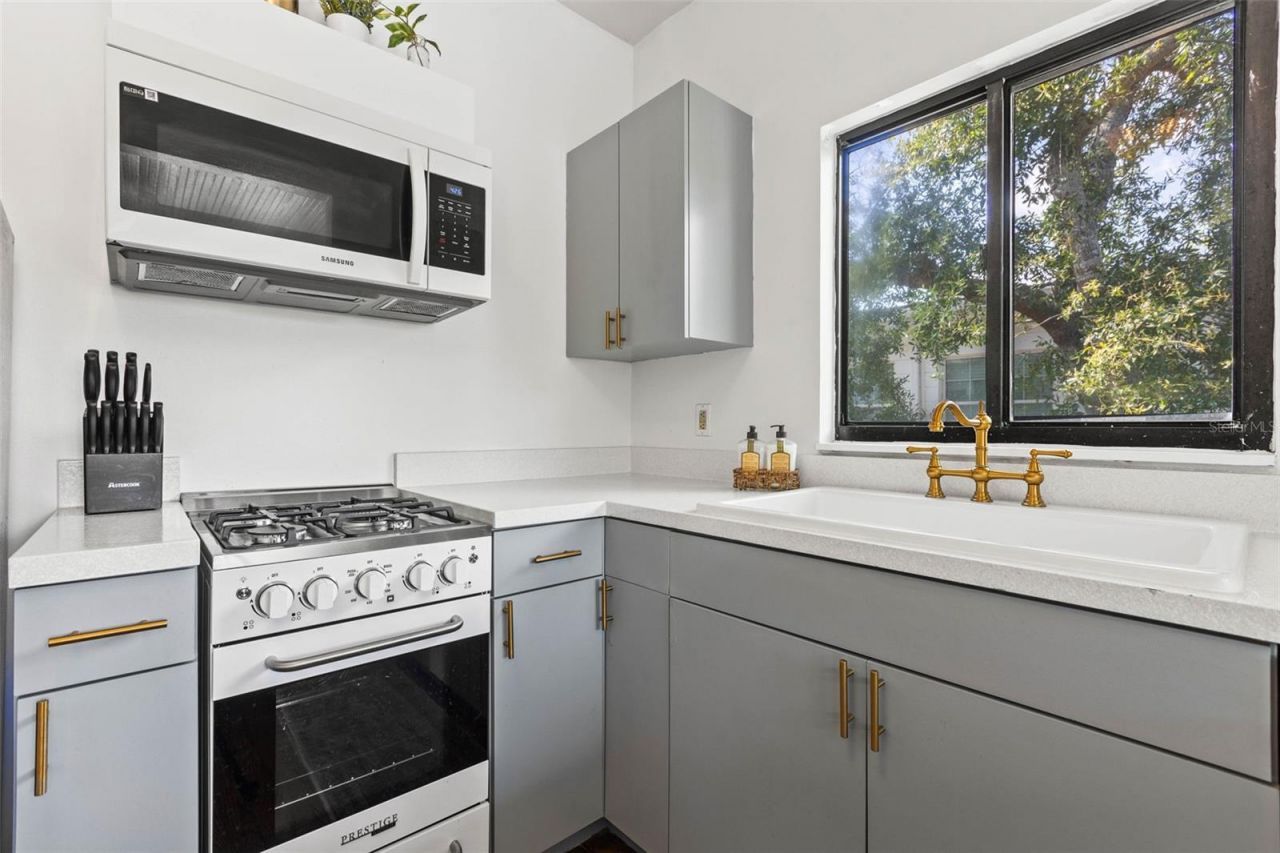 1423 Dr Martin Luther King Jr Street N, Saint Petersburg, FL 33704 Photo