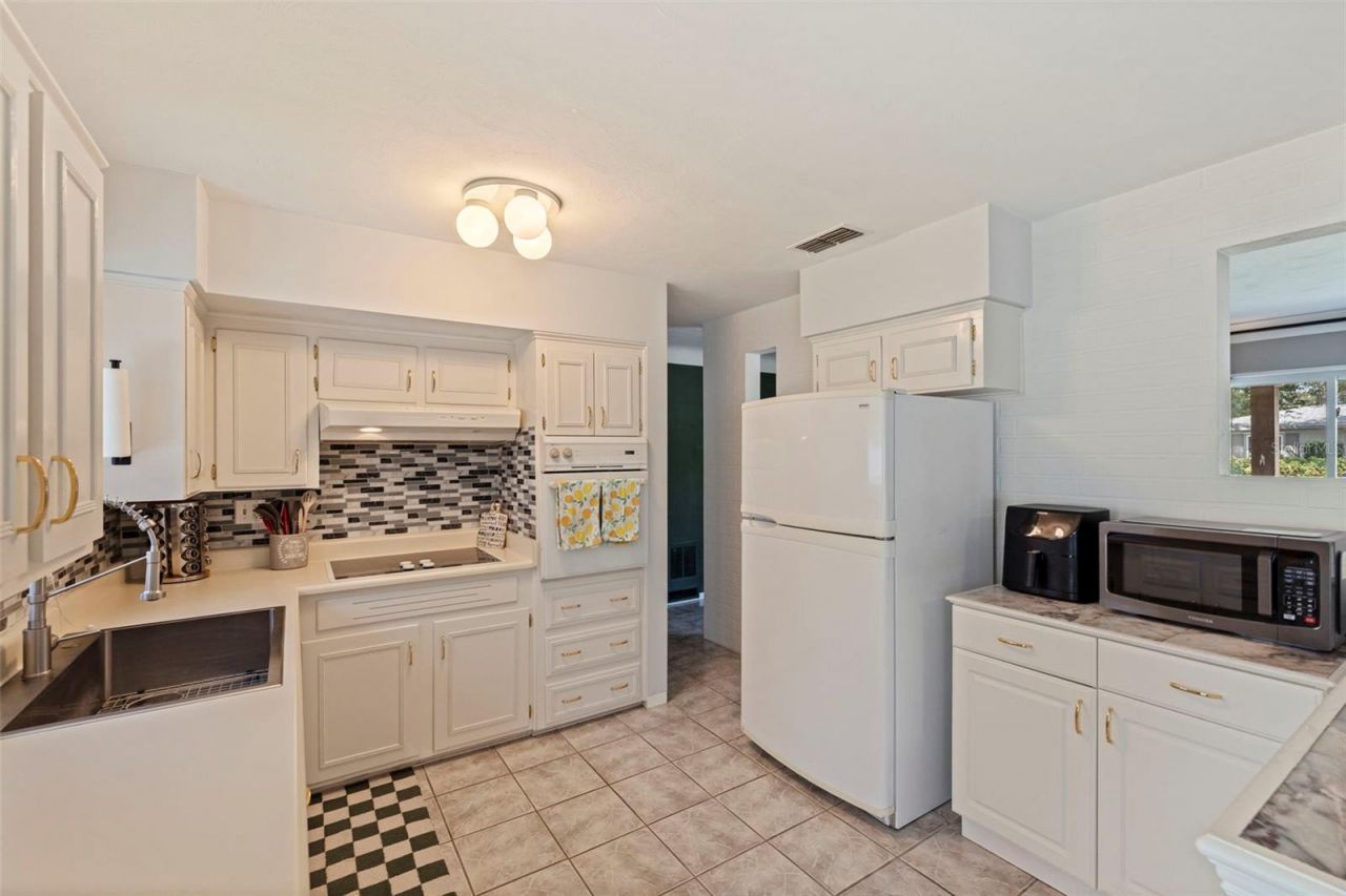 4333 61st Lane N, Kenneth City, FL 33709 Photo