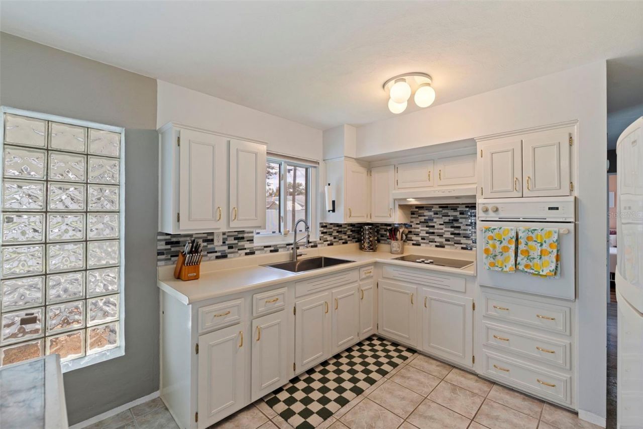 4333 61st Lane N, Kenneth City, FL 33709 Photo