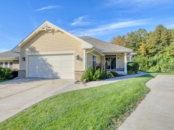 W129N6745 Northfield Cir, Menomonee Falls, WI 53051