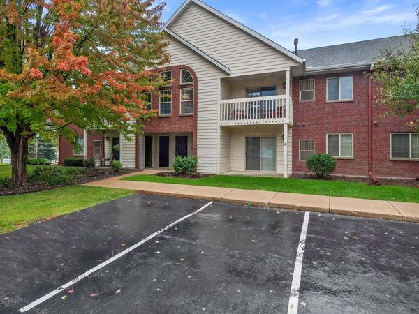 1976 Parknoll Ln, Port Washington, WI 53074