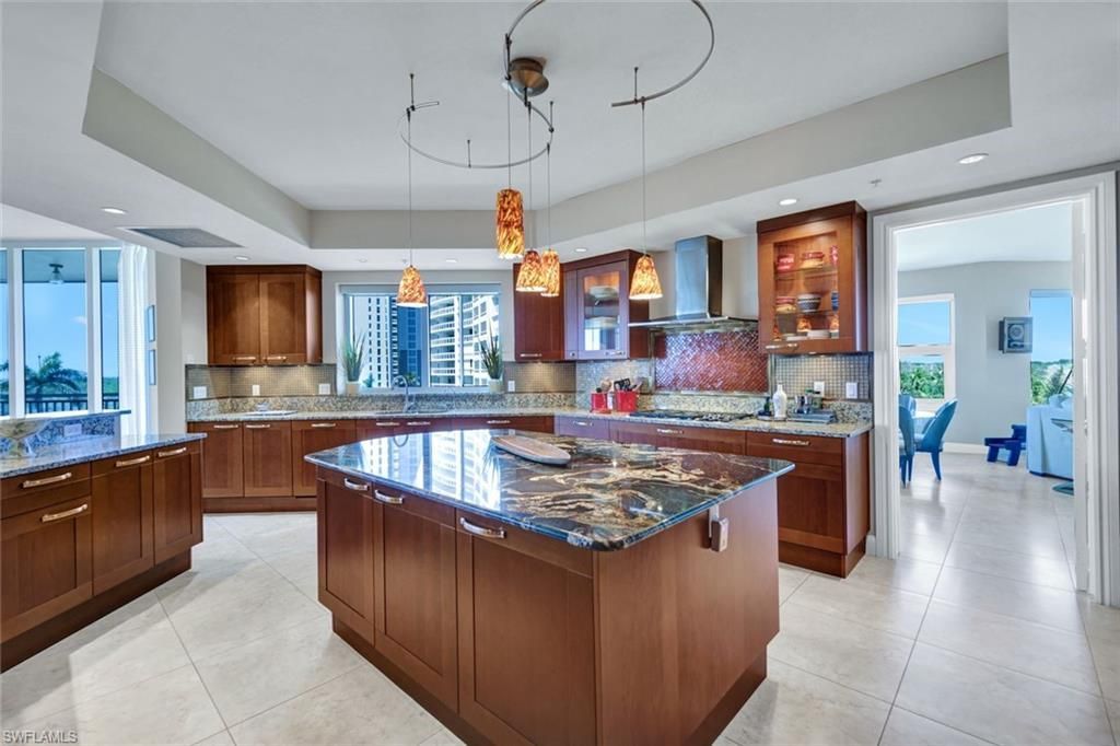 13675 Vanderbilt Dr , Unit 510, Naples, FL 34110 Photo