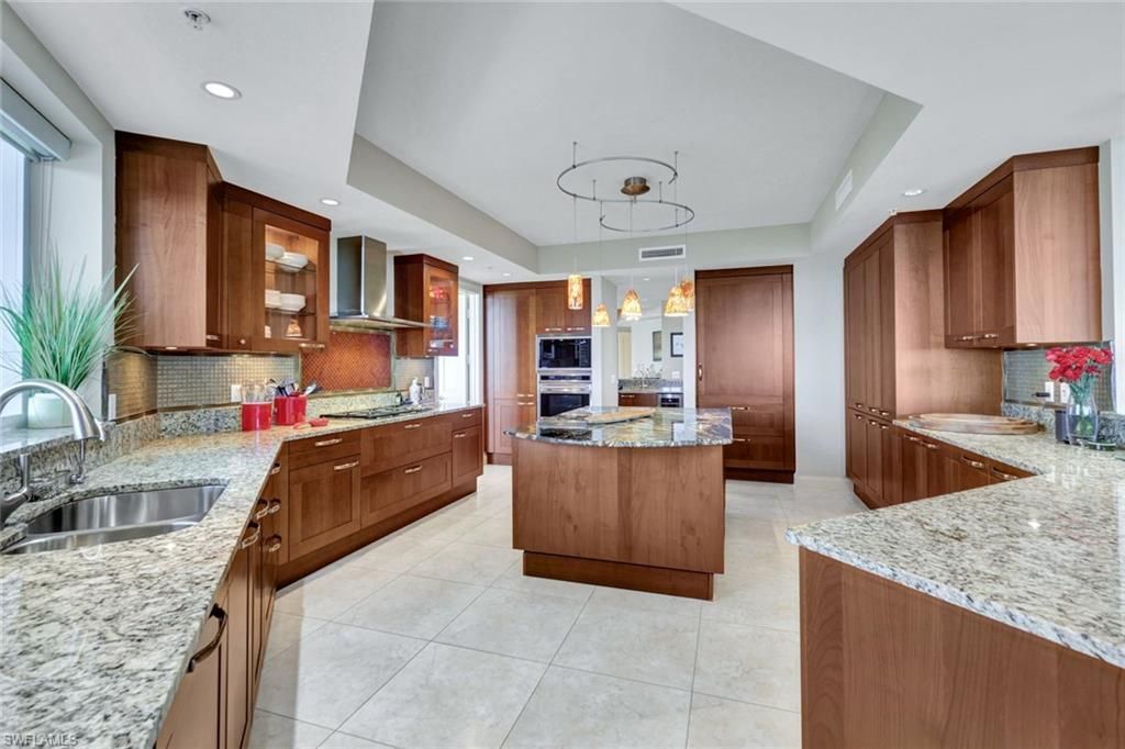 13675 Vanderbilt Dr , Unit 510, Naples, FL 34110 Photo
