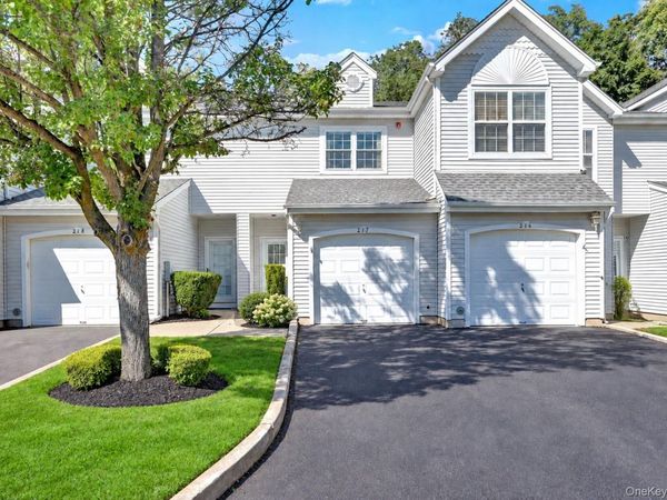 217 Windward Court N, Port Jefferson, NY 11777
