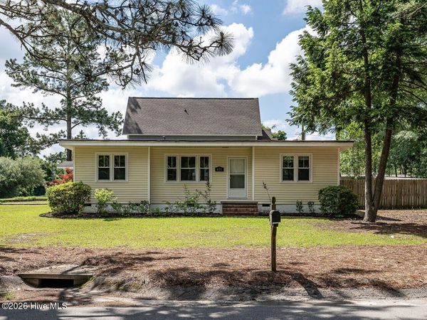 475 N Leak Street, Southern Pines, NC 28387