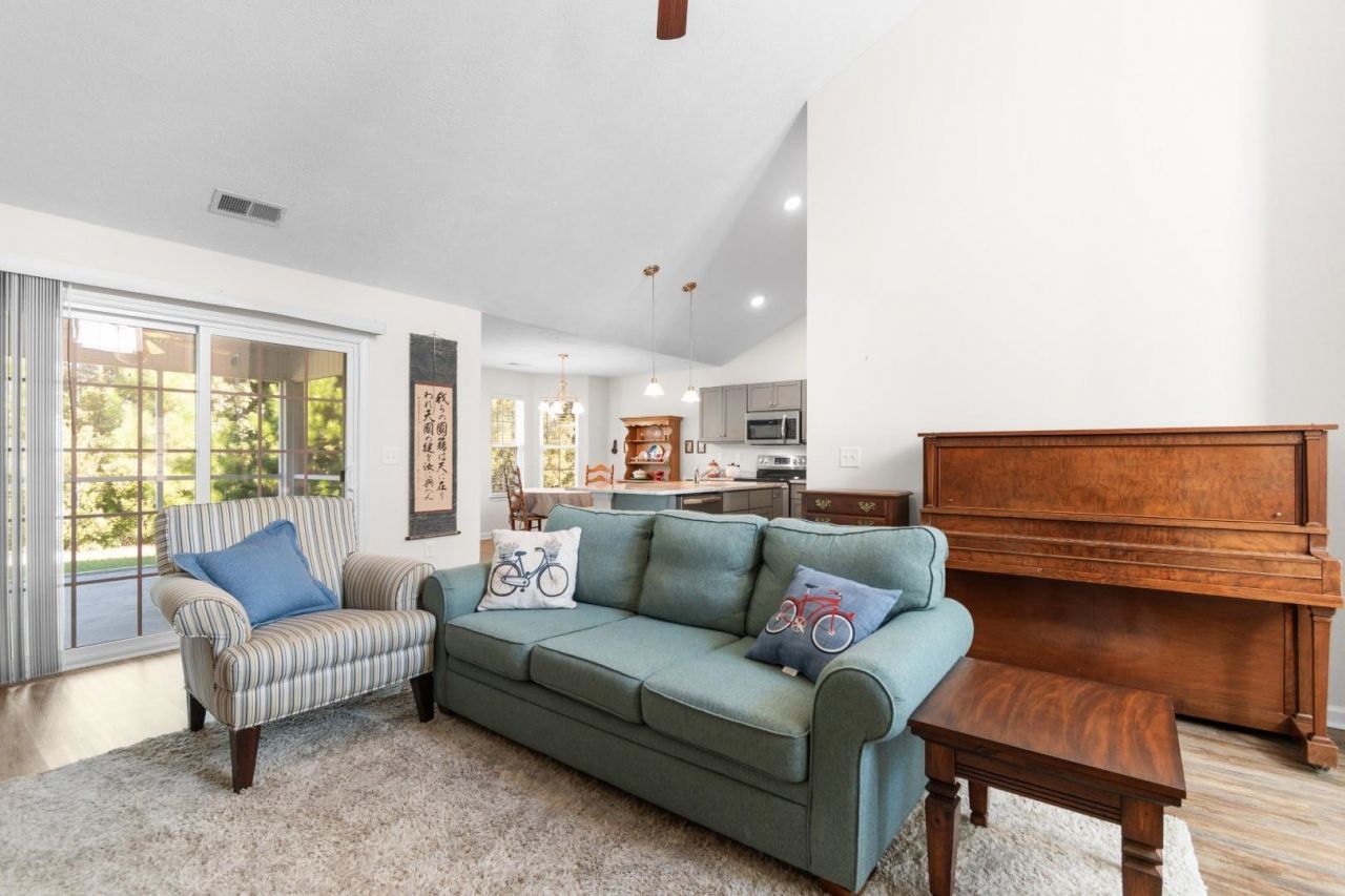 391 Leste Rd. Photo 11