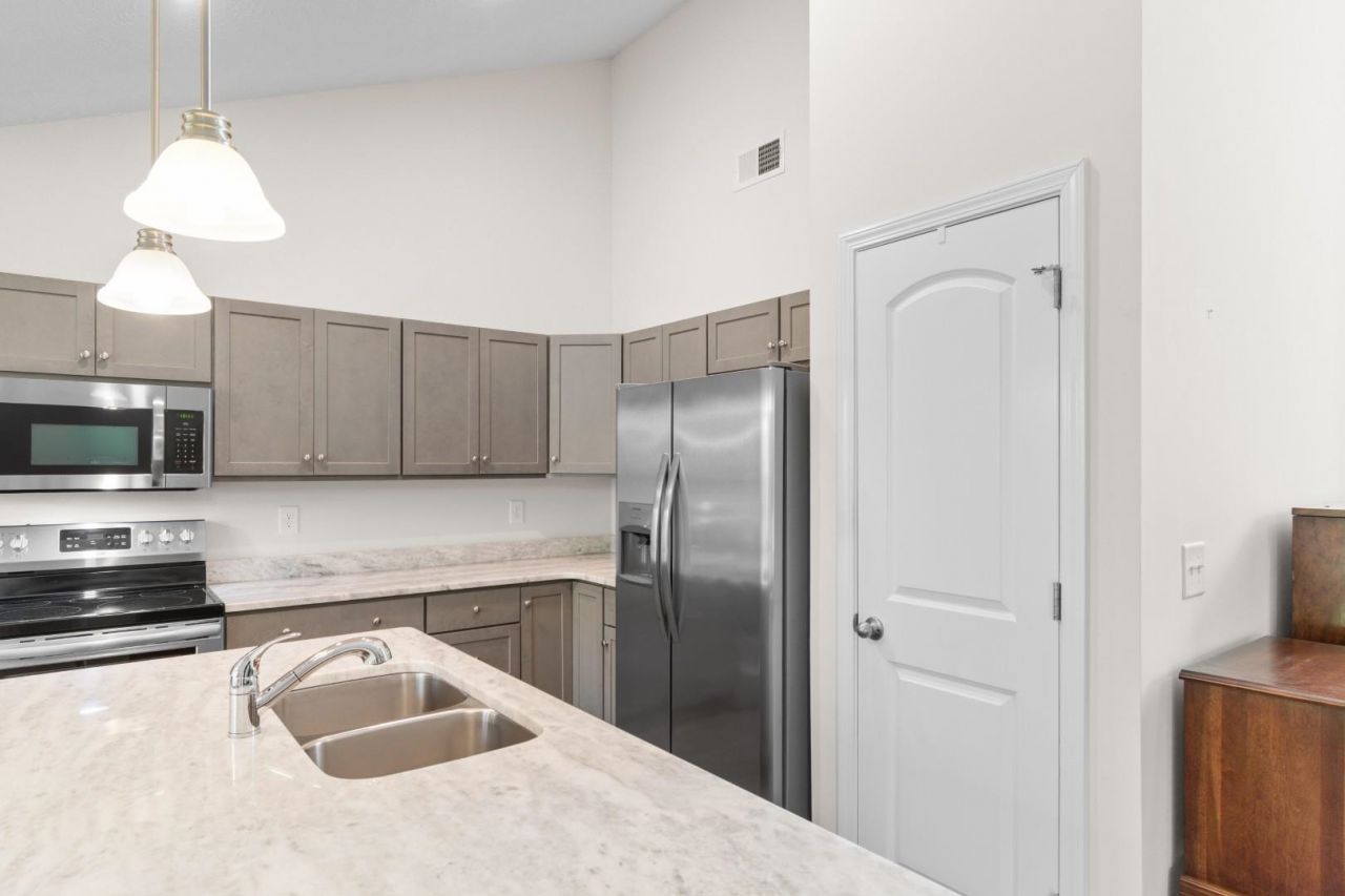391 Leste Rd. Photo 5