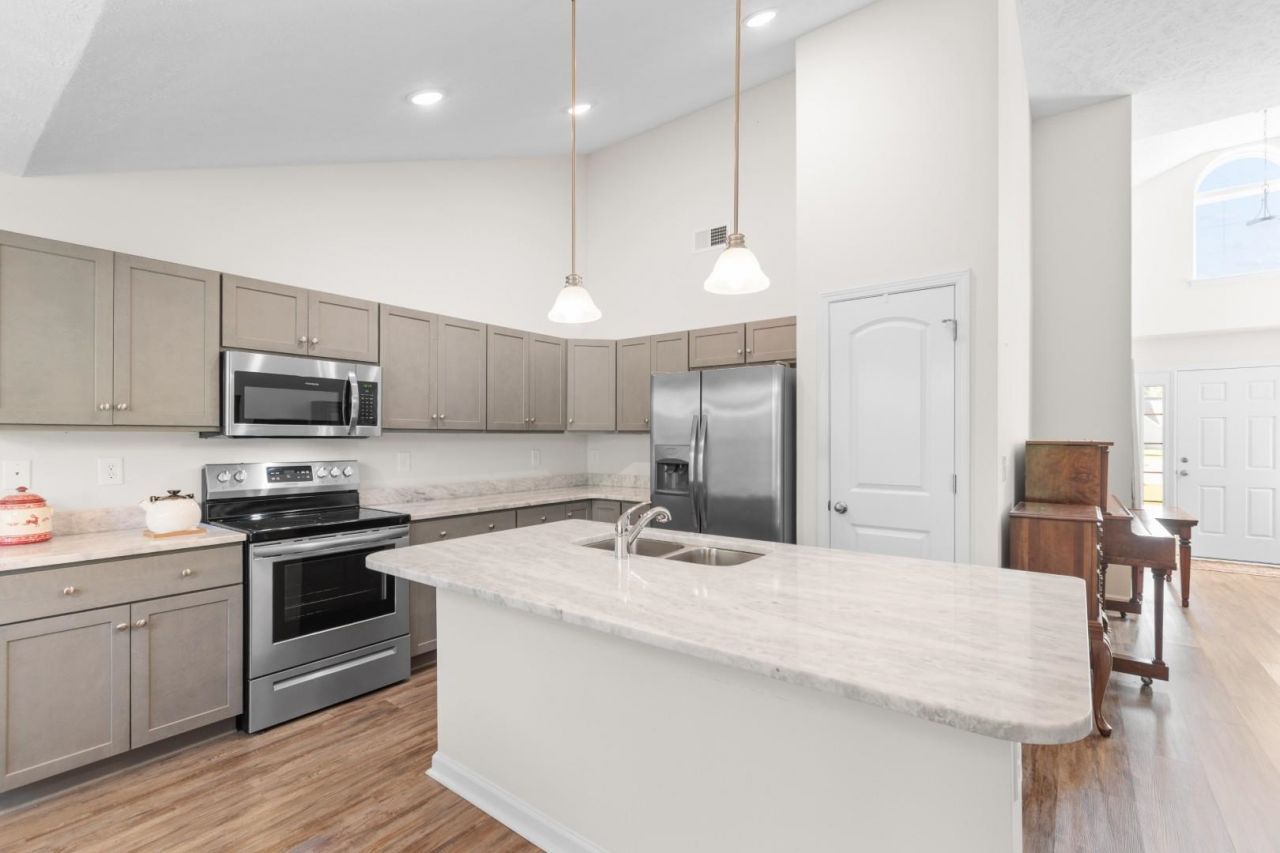 391 Leste Rd. Photo 7