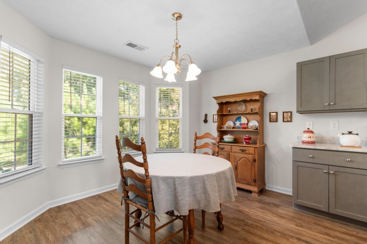 391 Leste Rd. Photo 9