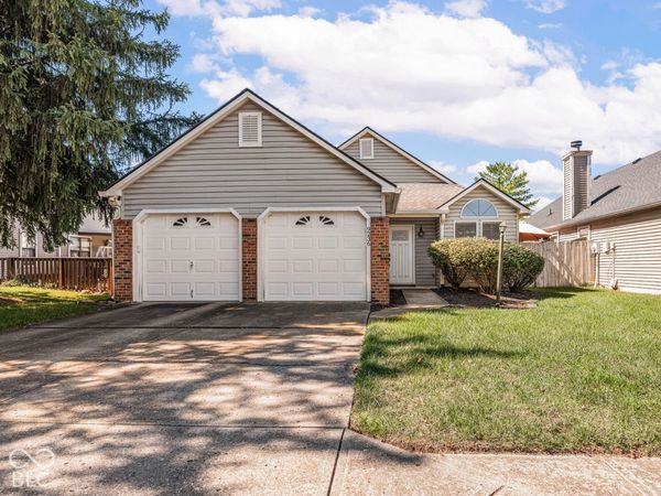 9236 Steeplechase Drive , Indianapolis, IN 46250