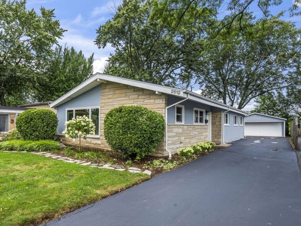 2612 Fontana Drive , Glenview, IL 60025