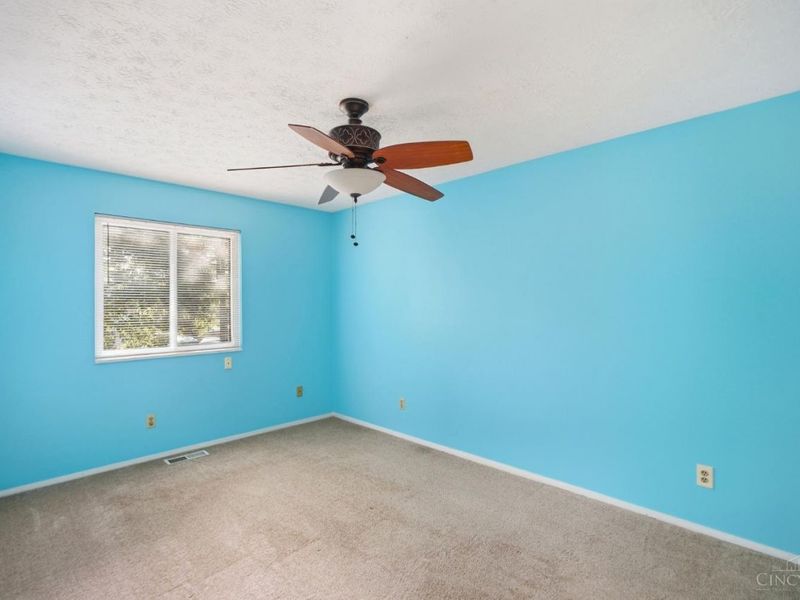 1058 E Crescentville Road, West Chester, OH 45246 Photo 14