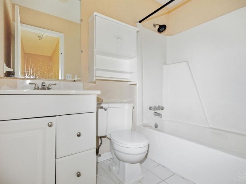 1058 E Crescentville Road, West Chester, OH 45246 Photo 17