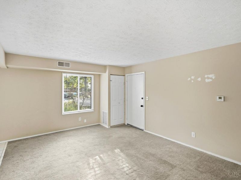 1058 E Crescentville Road, West Chester, OH 45246 Photo 4