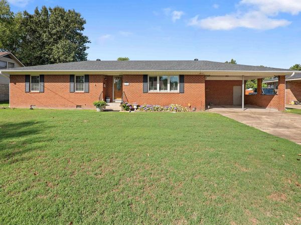 120 NE Brewer Dr, Walnut Ridge, AR 72476