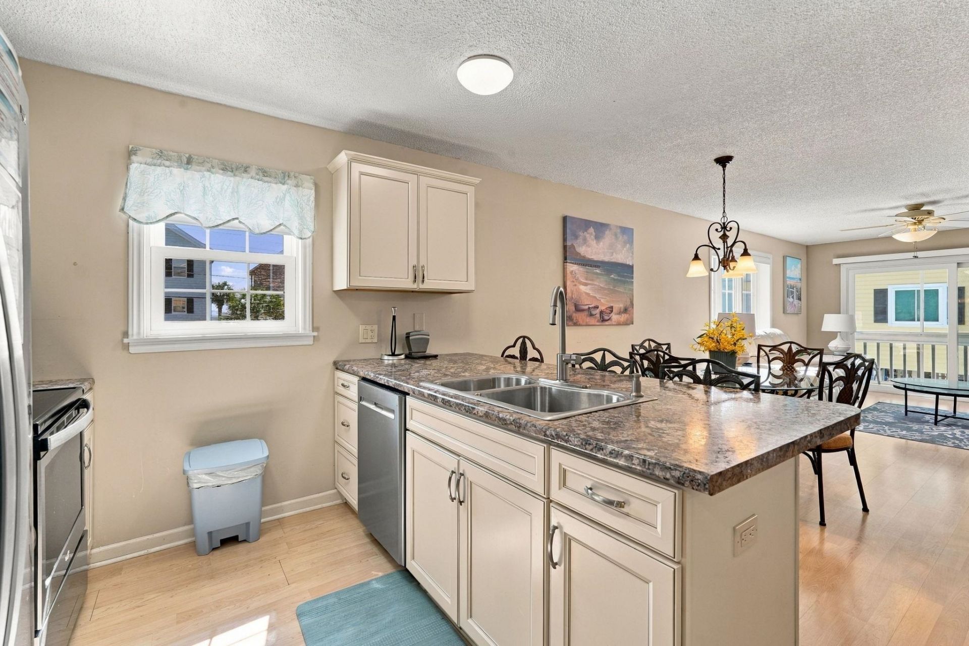 1425 N Waccamaw Dr.  Photo 4
