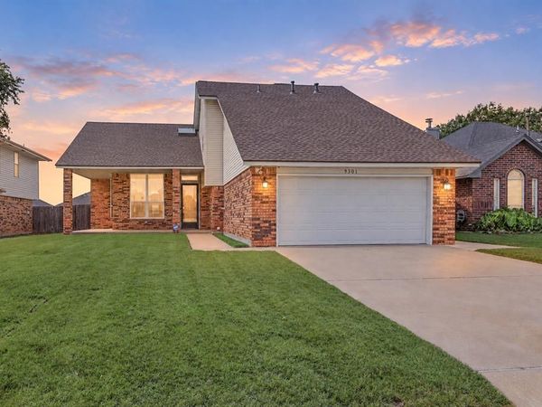 9301 Buttonwood Avenue, Moore, OK 73160