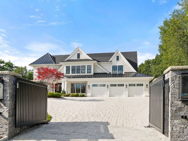15 Vinson Circle, Winchester, MA 01890