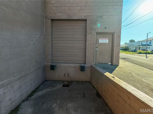 209 W Malone Avenue, Sikeston, MO 63801