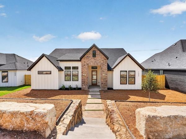 1644 W Wintergreen Road, Lancaster, TX 75134